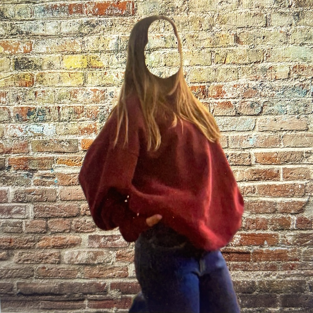 Brandy Melville Crewneck sweater